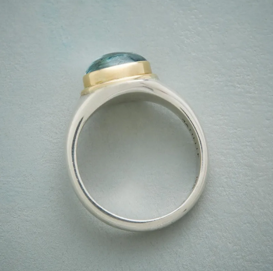 Anillo Tono Plata con Cristal Verde