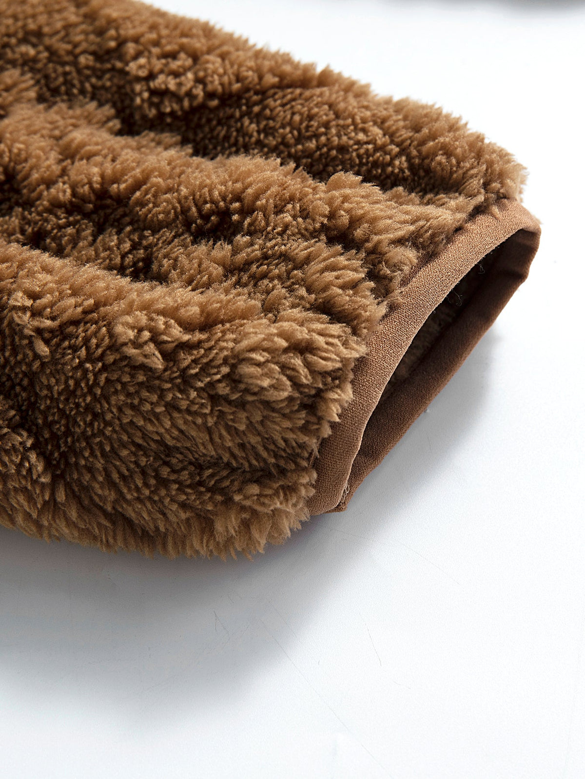 Teddyjacka med geometrisk jacquard