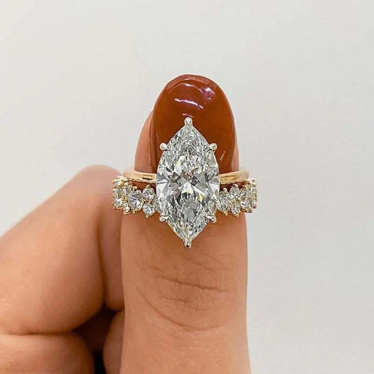 Anillo Tono Oro con Cristal de Talla Marquesa