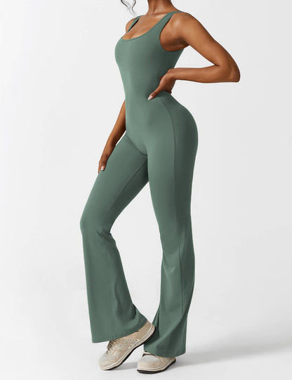 Yeoreo Lizvette Flared Jumpsuit mit V-Rücken