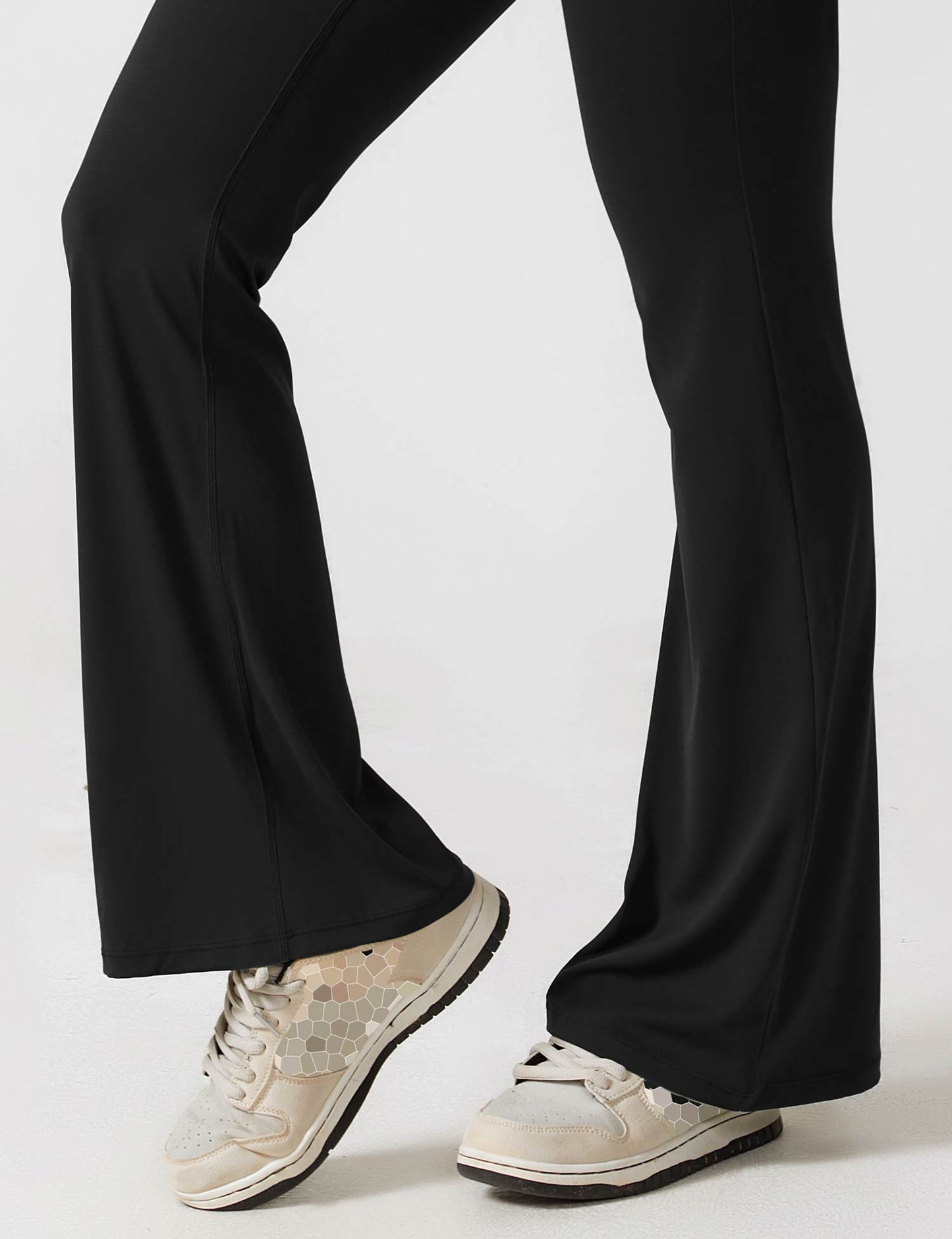 Yeoreo Lizvette Flared Jumpsuit mit V-Rücken