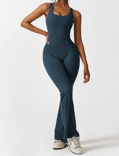 Yeoreo Lizvette Flared Jumpsuit mit V-Rücken