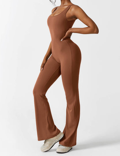 Yeoreo Lizvette Flared Jumpsuit mit V-Rücken
