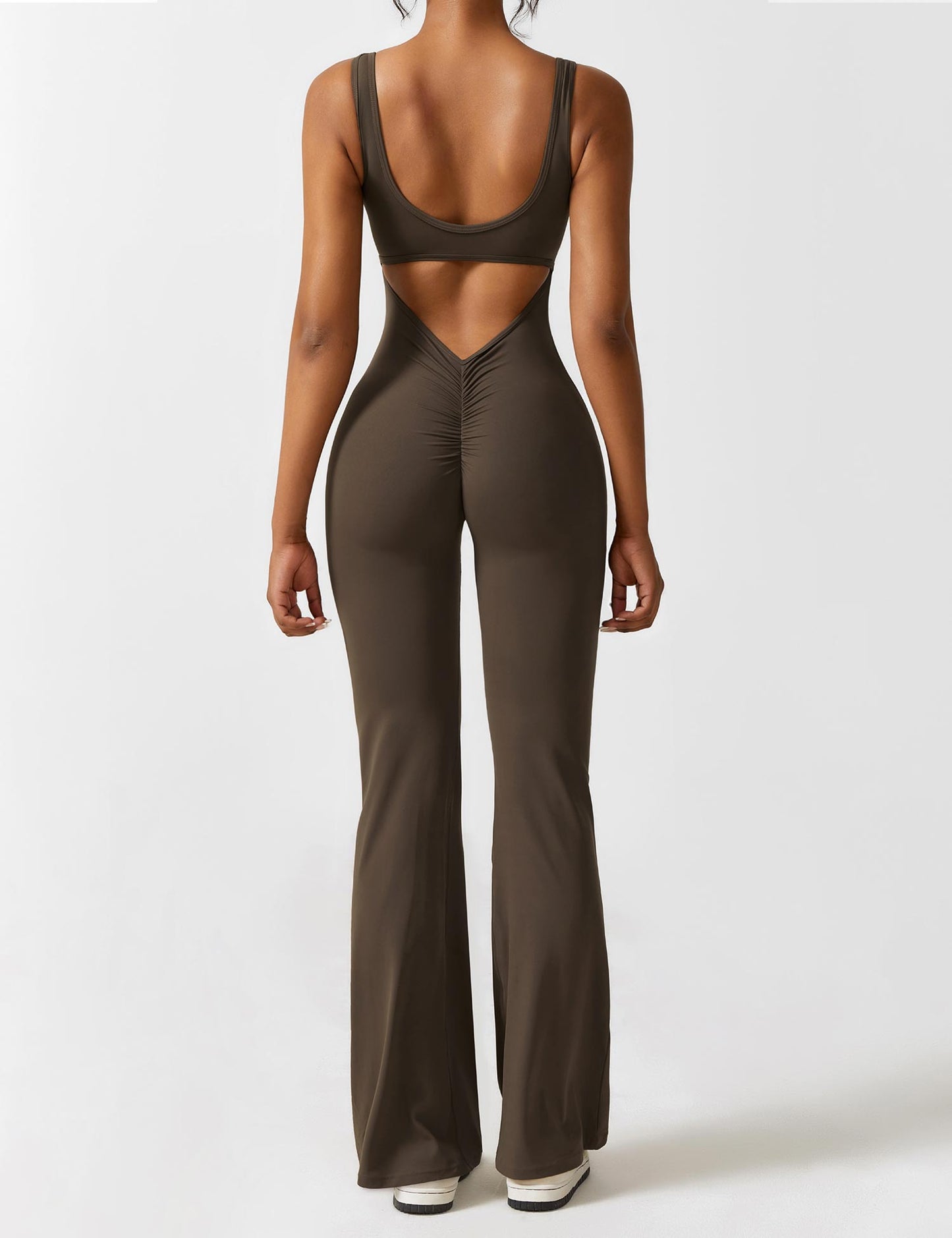 Yeoreo Lizvette Flared Jumpsuit mit V-Rücken