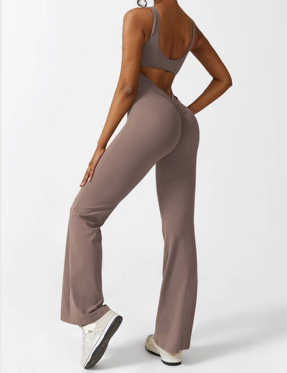 Yeoreo Lizvette Flared Jumpsuit mit V-Rücken