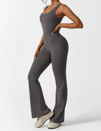 Yeoreo Lizvette Flared Jumpsuit mit V-Rücken
