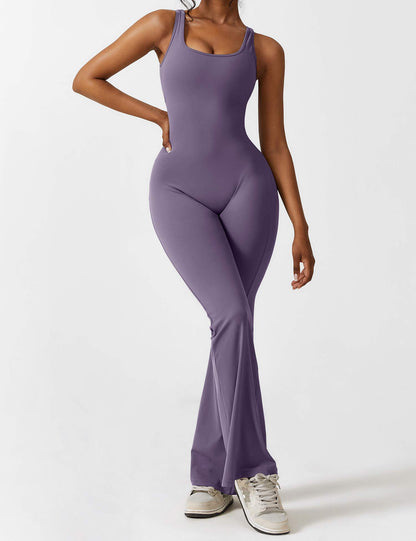 Yeoreo Lizvette Flared Jumpsuit mit V-Rücken