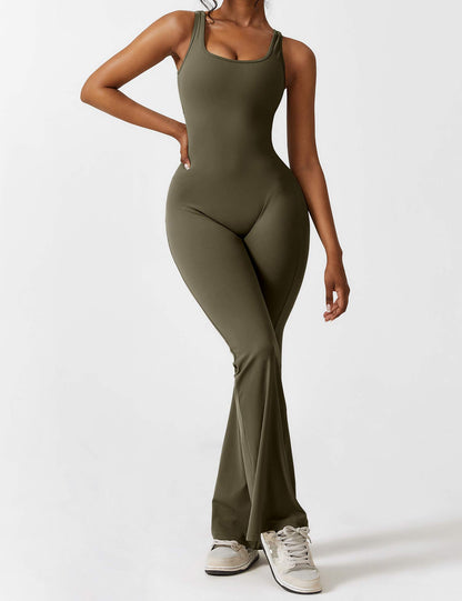 Yeoreo Lizvette Flared Jumpsuit mit V-Rücken