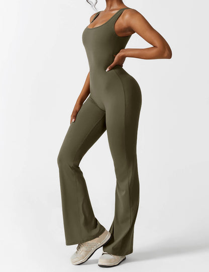 Yeoreo Lizvette Flared Jumpsuit mit V-Rücken