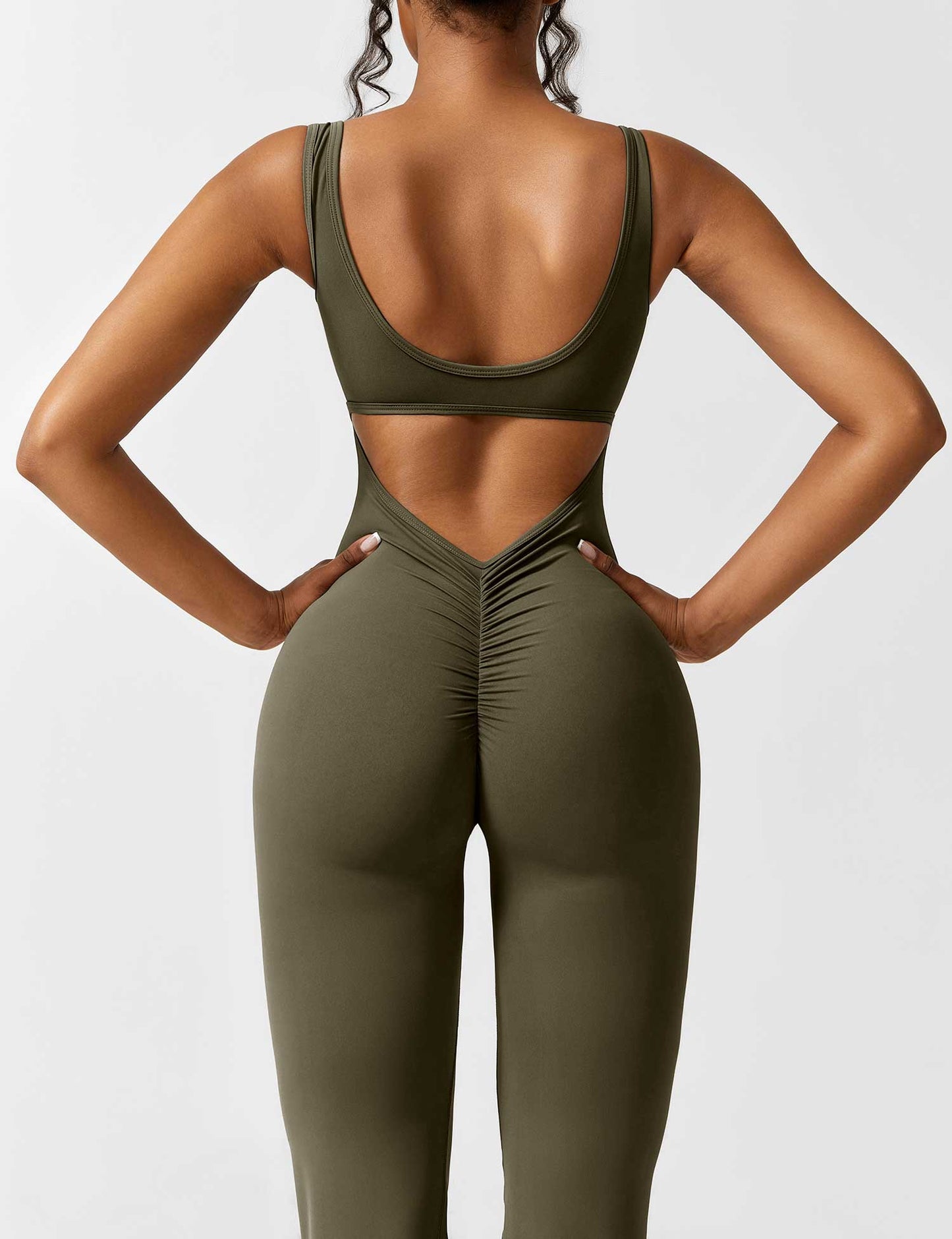 Yeoreo Lizvette Flared Jumpsuit mit V-Rücken