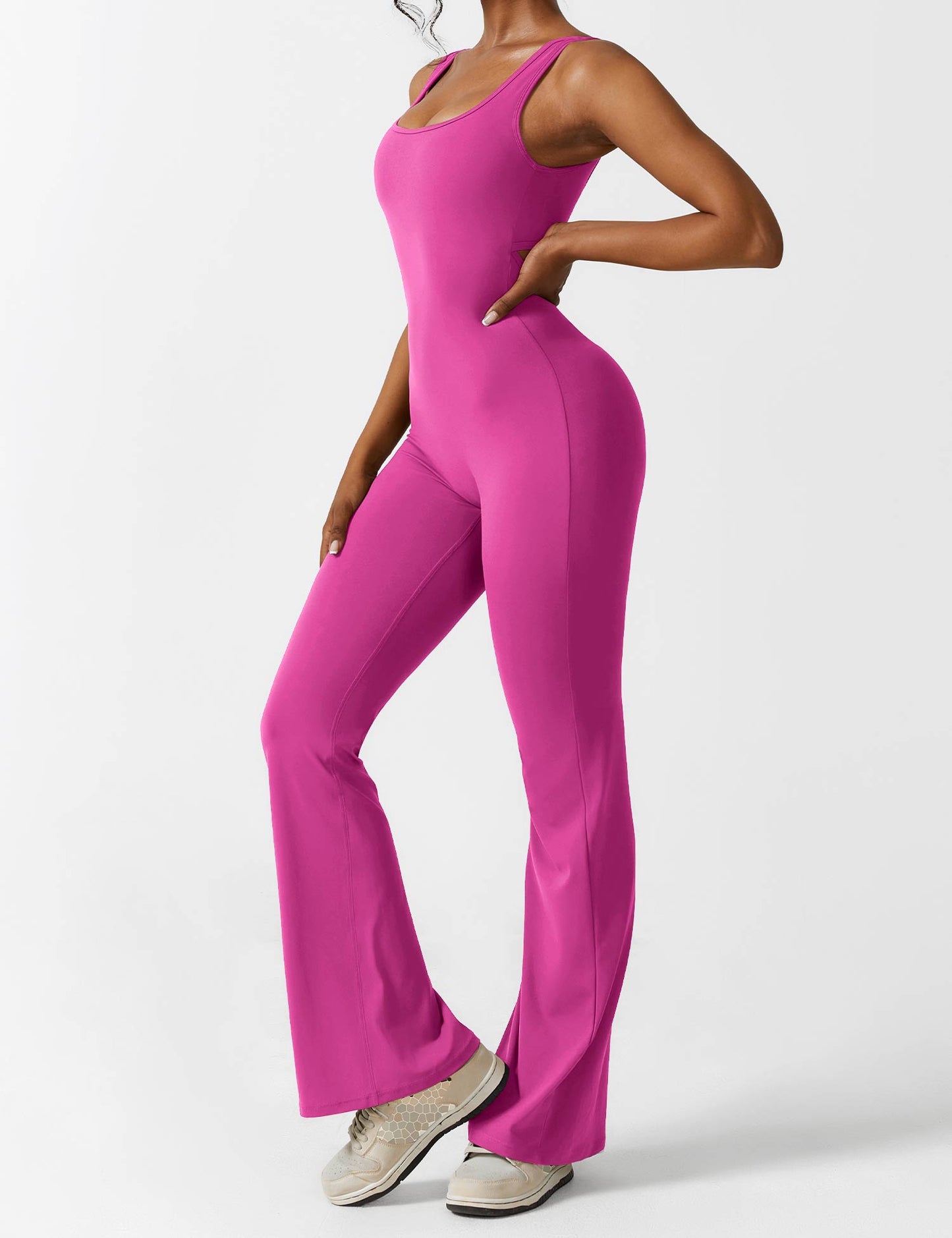 Yeoreo Lizvette Flared Jumpsuit mit V-Rücken