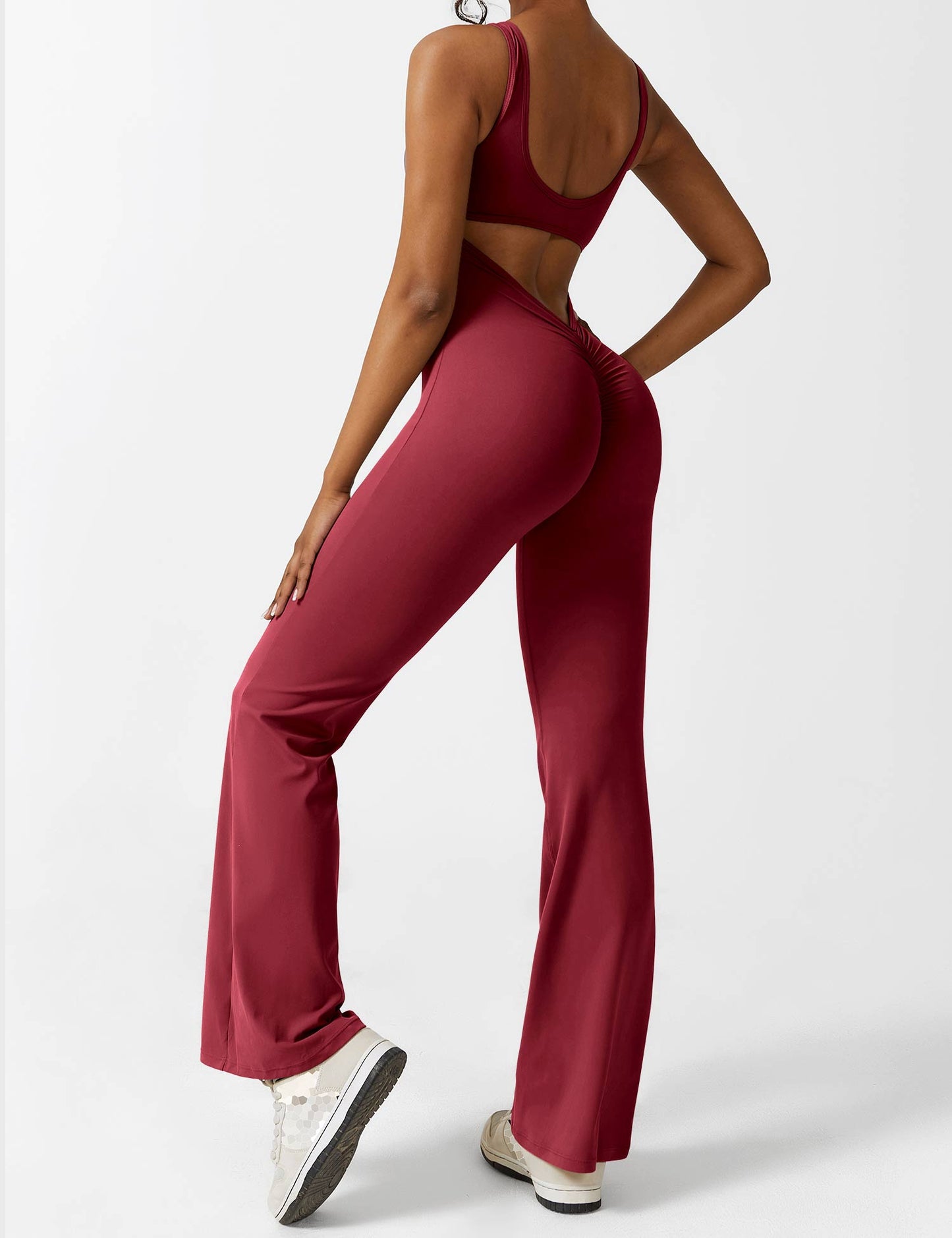 Yeoreo Lizvette Flared Jumpsuit mit V-Rücken